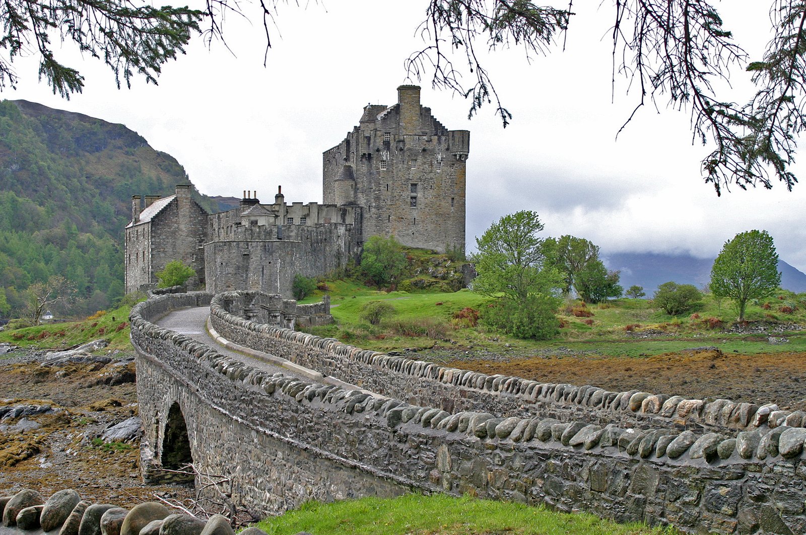 Scotland Highlands aesthetic travel guide 2026 with misty castle and mountain scenery